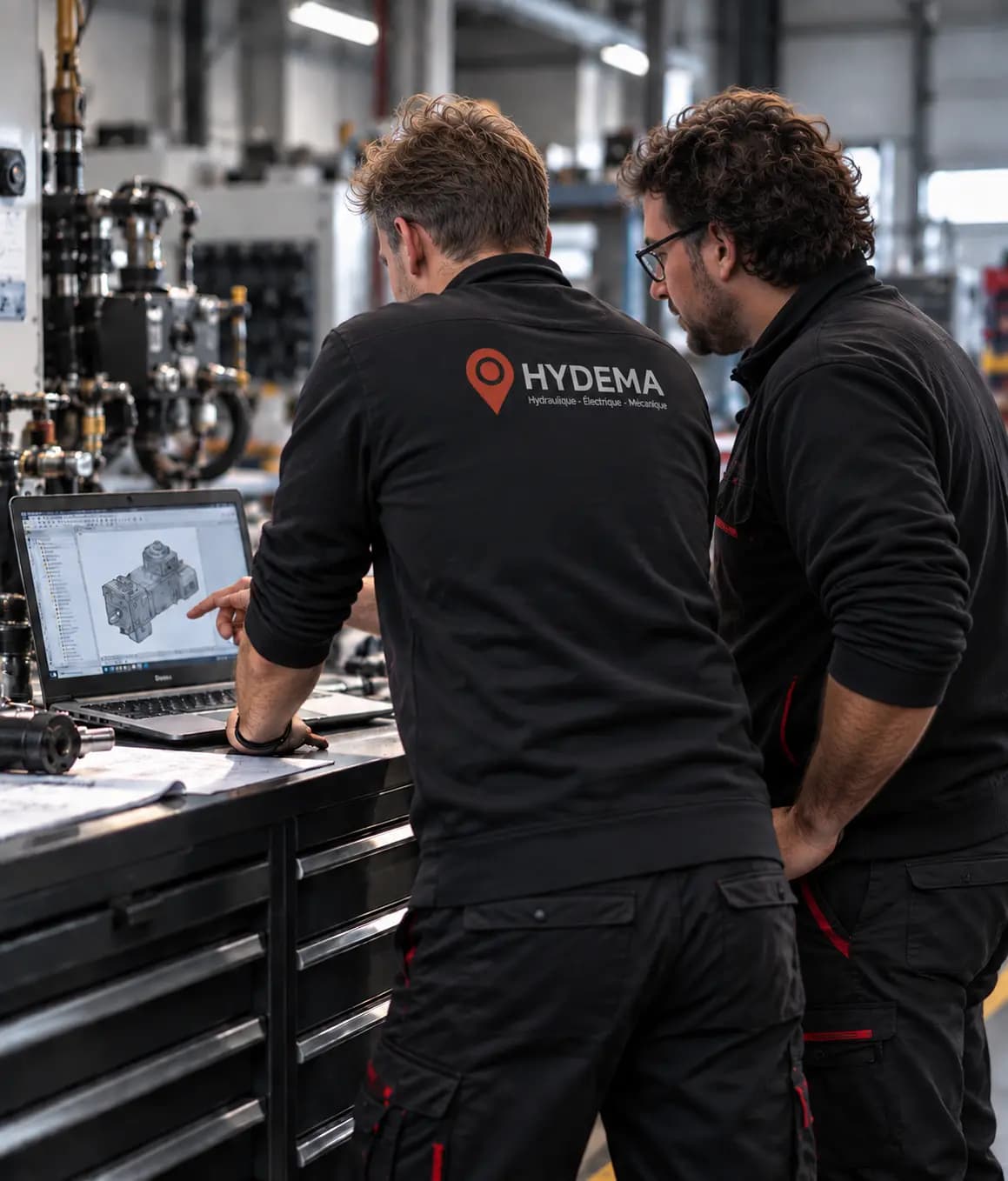 Technicien HYDEMA en intervention sur une machine